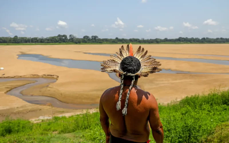 Rio Negro volta a subir e alaga ilha que marcou seca histórica