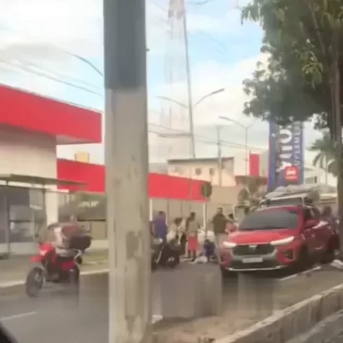 Motociclista se envolve em acidente e fica ferido na Avenida Rodrigo Otávio, em Manaus