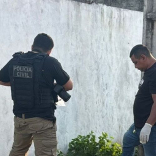 Homem é morto a pedradas e suspeito deixa mensagem no muro em Manaus