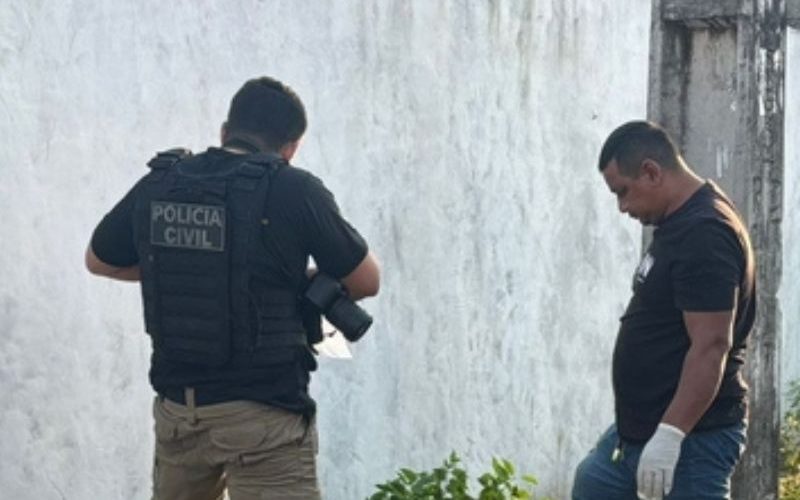 Homem é morto a pedradas e suspeito deixa mensagem no muro em Manaus