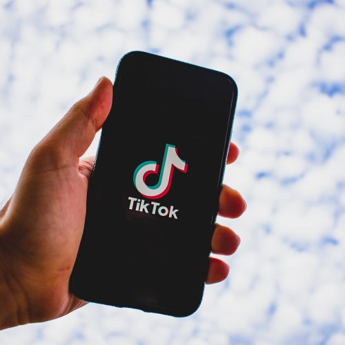 TikTok corre o risco de ser multado em até R$ 50 milhões por coleta ilegal de dados de menores